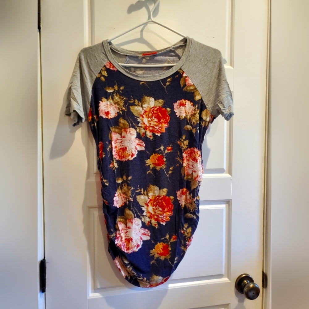 ❤️‍🔥4 for $20Hello MIZ maternity tee size M